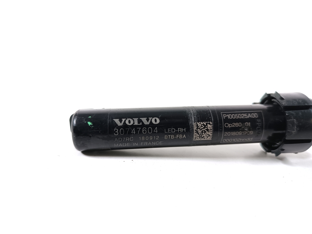VOLVO V60 1 generation (2010-2020) Dešinys žibintų apiplovėjas (purkštukas) 30747604 24683899