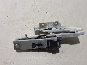  Engine cover hinge 