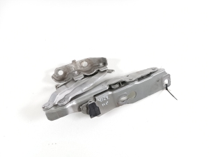VOLVO V60 (2018–2026) Hood hinge 32244192 - 2