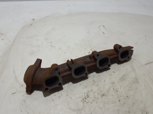  Exhaust manifold 