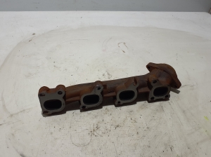  Exhaust manifold 