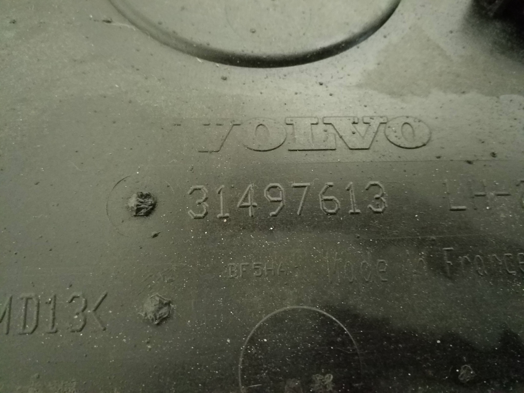 VOLVO V60 1 generation (2010-2020) Levý spodní kryt 31497613 24683804