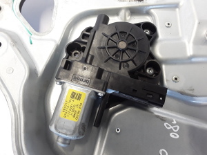 VOLVO V70 III (2007–2017) Rear side door window regulator 30661067 - 3