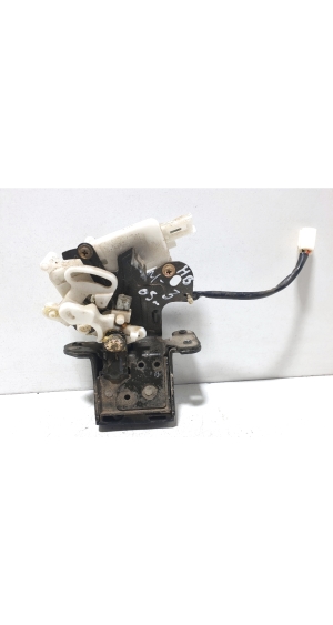 Mazda 3 (2003–2009) Trunk lid lock - 2