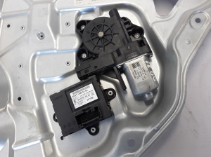 VOLVO S80 II (2006–2016) Aizmugurējo durvju logu pacēlājs 30661068 - 4