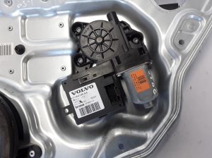VOLVO V50 (2004–2012) Rear side door window regulator 8679083 - 3