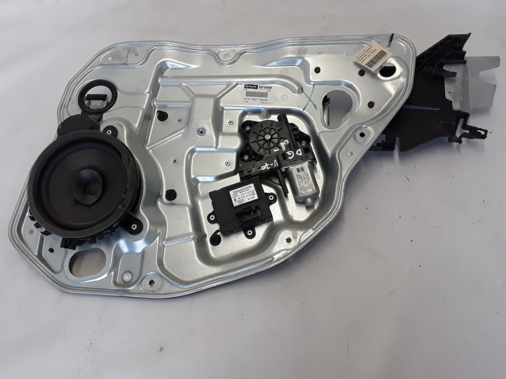 VOLVO V70 3 generation (2007-2020) Lève-vitre de porte arrière droite 30661068 21080305