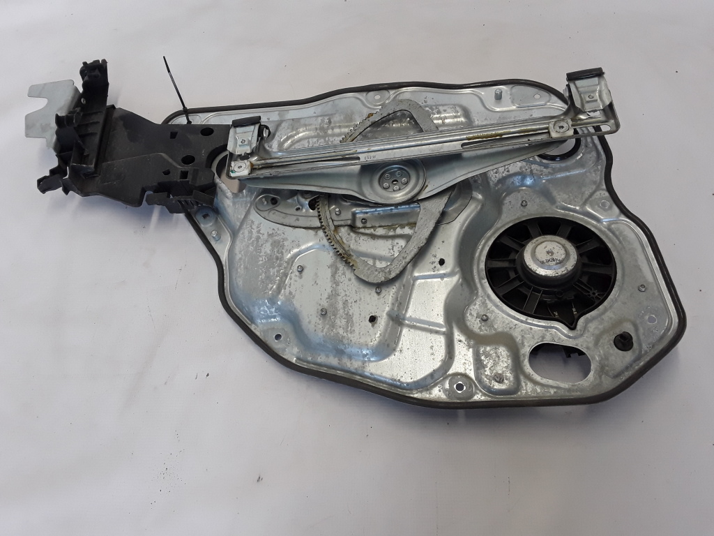 VOLVO V70 3 generation (2007-2020) Lève-vitre de porte arrière droite 30661068 21080305