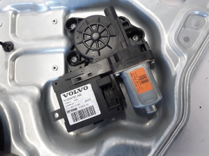 VOLVO V50 (2004–2012) Rear side door window regulator 8679083 - 3