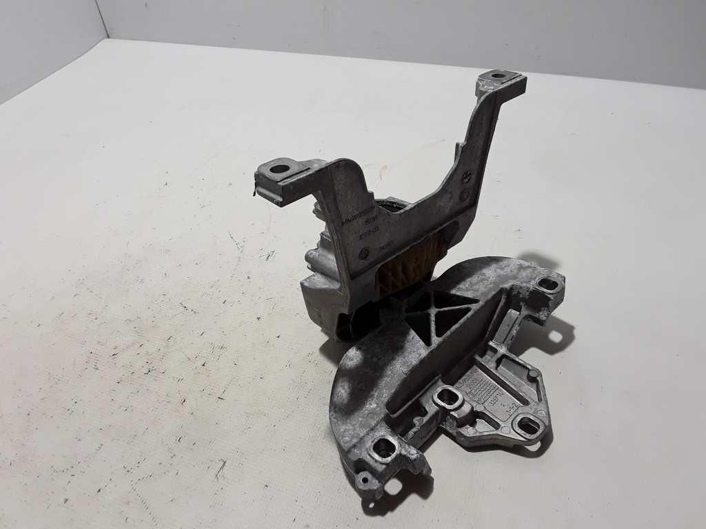 MERCEDES-BENZ GLA-Class H247 (2019-2024) Right Side Engine Mount A2472402800 24715740