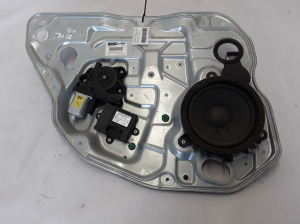 Aizmugurējo durvju logu pacēlājs - 30661067