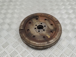  Clutch flywheel 