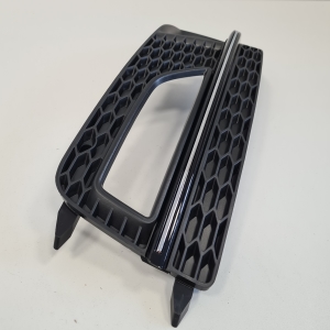  Front bumper lower grille 