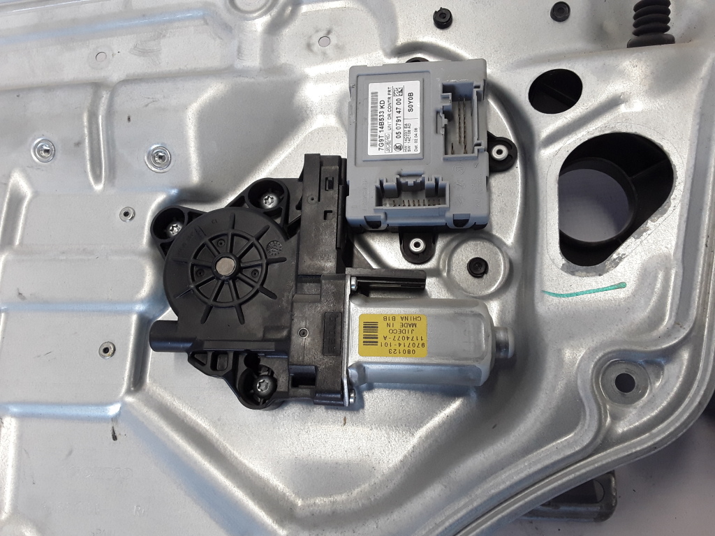 VOLVO V70 3 generation (2007-2020) Lève-vitre de porte avant droite 30661066 21080288