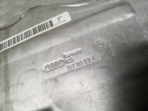 Volkswagen Touareg II (2010–2018) Timing belt cover 057109123AE - 2
