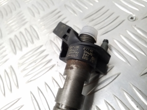  Fuel injector 