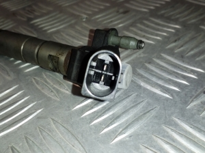  Fuel injector 