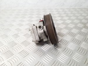 Kia Sorento (2009–2014) Power steering pump - 2