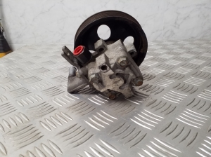 Kia Sorento (2009–2014) Power steering pump - 4