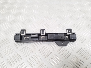 Halter Kotflügel vorne - 7240874