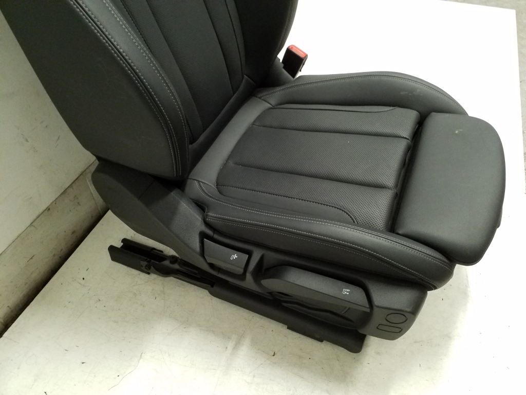 BMW X3 G01 (2017-2024) Front Right Seat 24823559