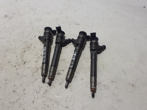  Fuel injector 