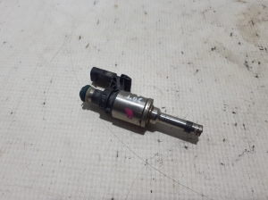  Fuel injector 