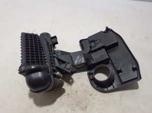 RENAULT Captur (2019–2026) Luftfiltergehäuse 165008735R - 4