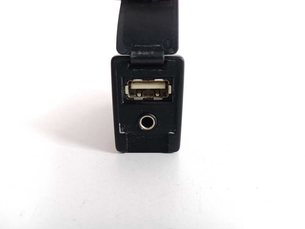 TOYOTA Verso 1 generation (2009-2015) Additional Music Player Connectors 86190-02060 24869185