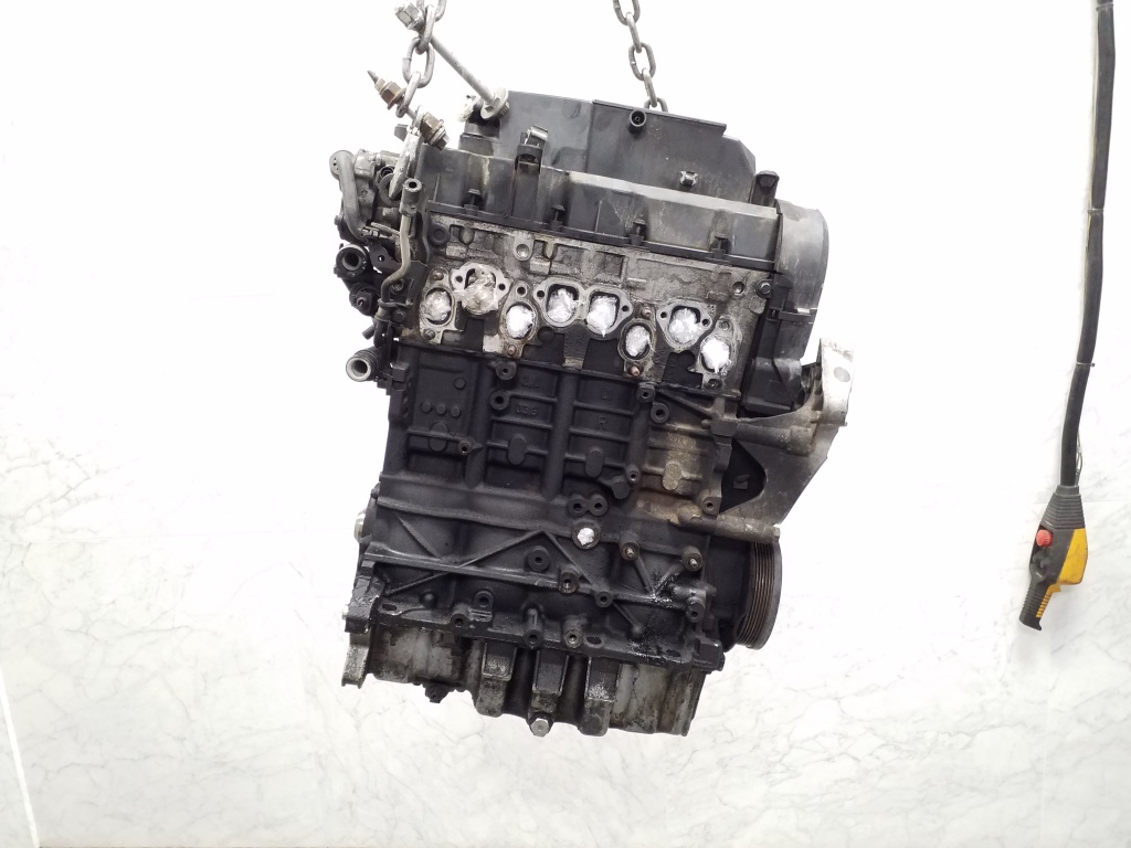 VOLKSWAGEN Passat B6 (2005-2010)  Голый двигатель BMP 24853389