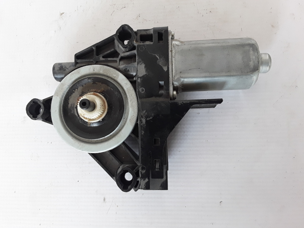 VOLVO XC60 1 generation (2008-2017) Front Left Door Window Regulator Motor 31253061 21080235