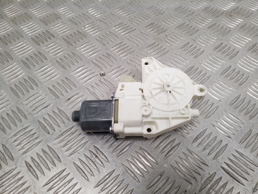 Mercedes Benz GLK-Class 204 (2008–2015) Front door window regulator motor A2048200242 Mercedes Benz GLK-Class 204 (2008–2015) Front door window regulator motor A2048200242