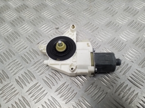 Mercedes Benz GLK-Class 204 (2008–2015) Front door window regulator motor A2048200242 - 2