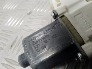 Mercedes Benz GLK-Class 204 (2008–2015) Front door window regulator motor A2048200242 - 3