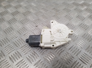 Fensterhebermotor vorne - A2048200242