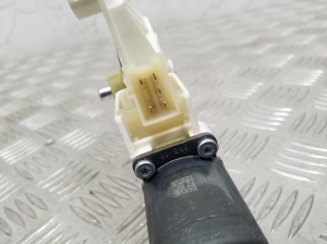 Mercedes Benz GLK-Class 204 (2008–2015) Front door window regulator motor A2048200242 - 4