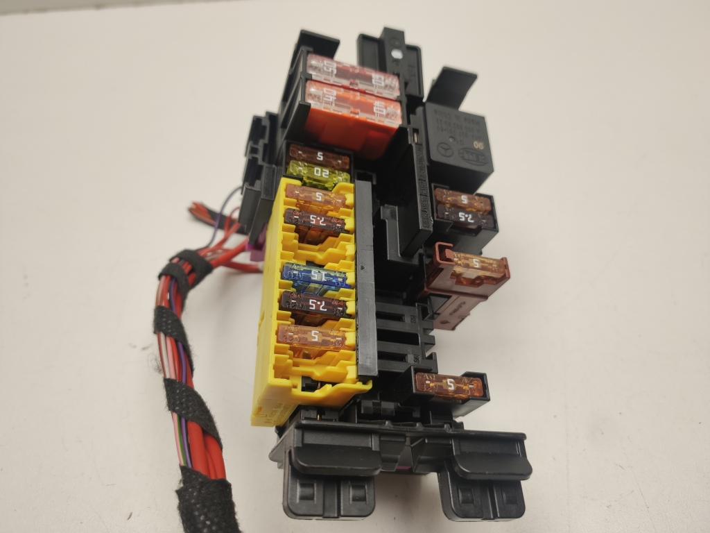 MERCEDES-BENZ C-Class W205/S205/C205 (2014-2023) Fuse box A2059067200 24869074