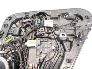 VOLVO C 40 I (2022–2026) Aizmugurējo sānu durvju logu pacēlājs un tā detaļas 32353278 - 3