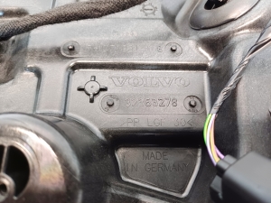 VOLVO C 40 I (2022–2026) Aizmugurējo sānu durvju logu pacēlājs un tā detaļas 32353278 - 4