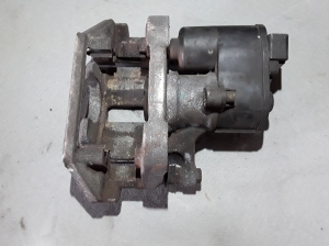  Rear brake caliper 