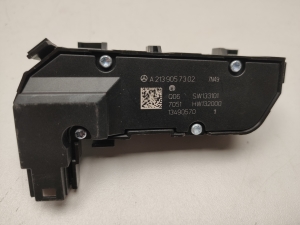 Mercedes Benz C-Class 205 (2014–2021) Istmesoojenduse lüliti A2139057302 - 2