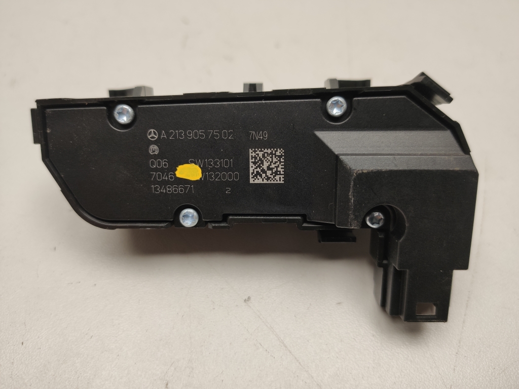 MERCEDES-BENZ C-Class W205/S205/C205 (2014-2023) Seat heating switch A2139057502 24878871