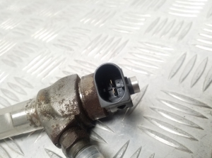  Fuel injector 