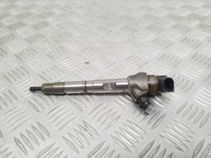  Fuel injector 