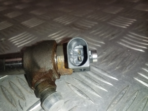  Fuel injector 