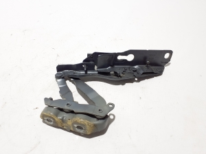  Engine cover hinge 