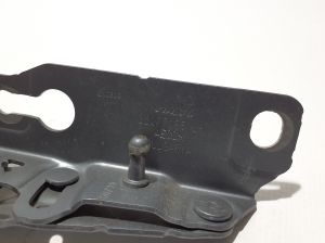  Engine cover hinge 