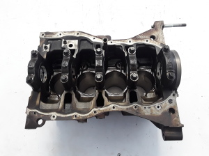  Engine block 