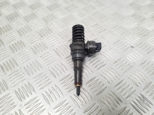  Fuel injector 