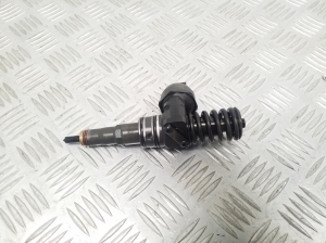  Fuel injector 